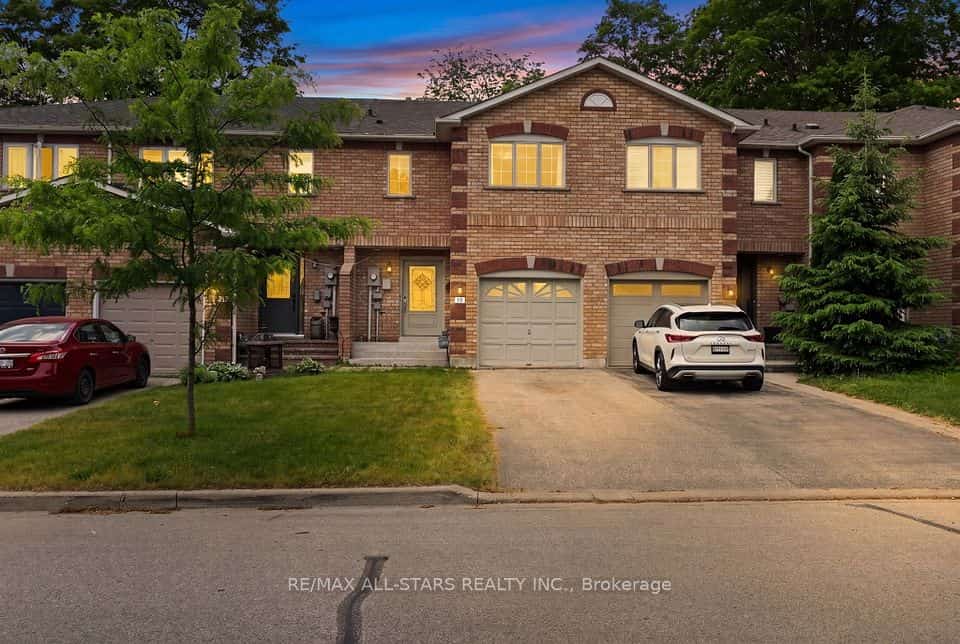 18 Lancaster Court, Georgina, ON L4P 4A1