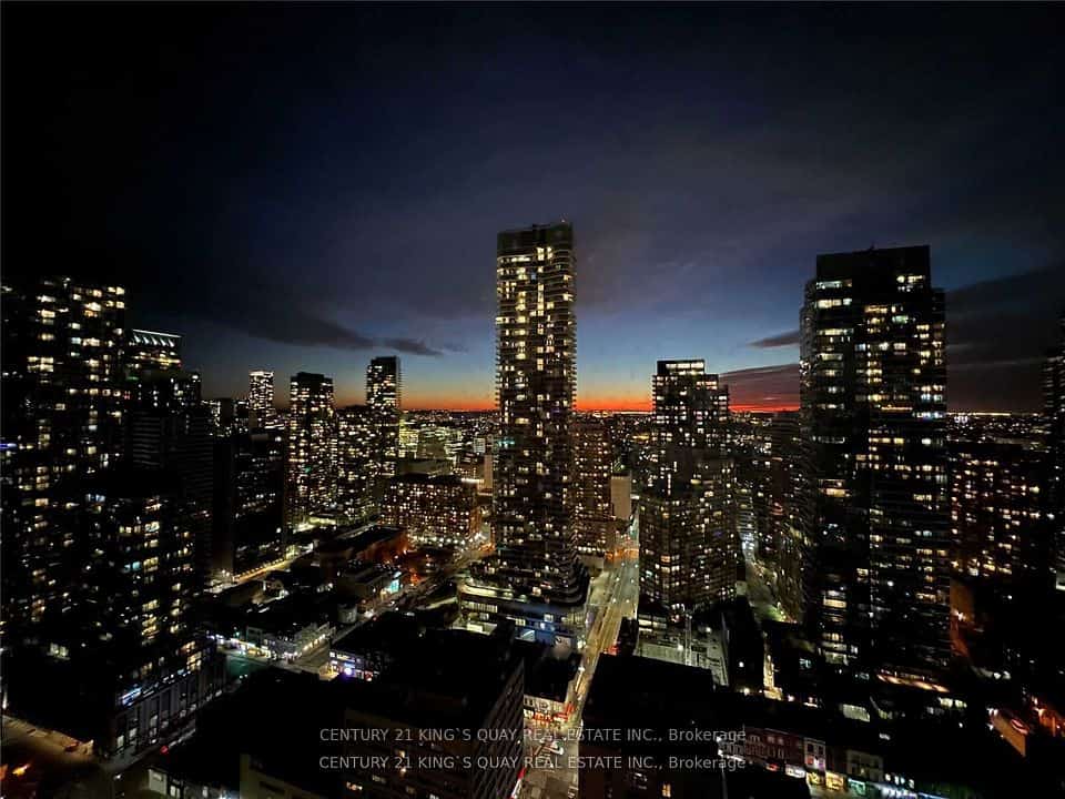28 Wellesley Street E #3701, Toronto, ON M4Y 1G3