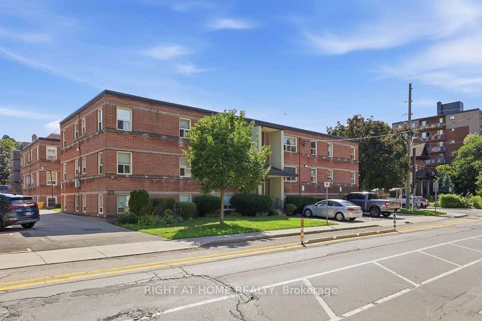 223 MacNab Street S #11, Hamilton, ON L8P 3C9