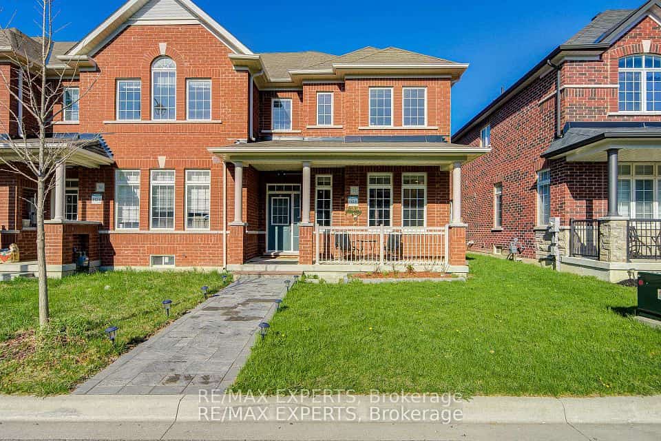 32 Walter Proctor Road, East Gwillimbury, ON L9N 0P1