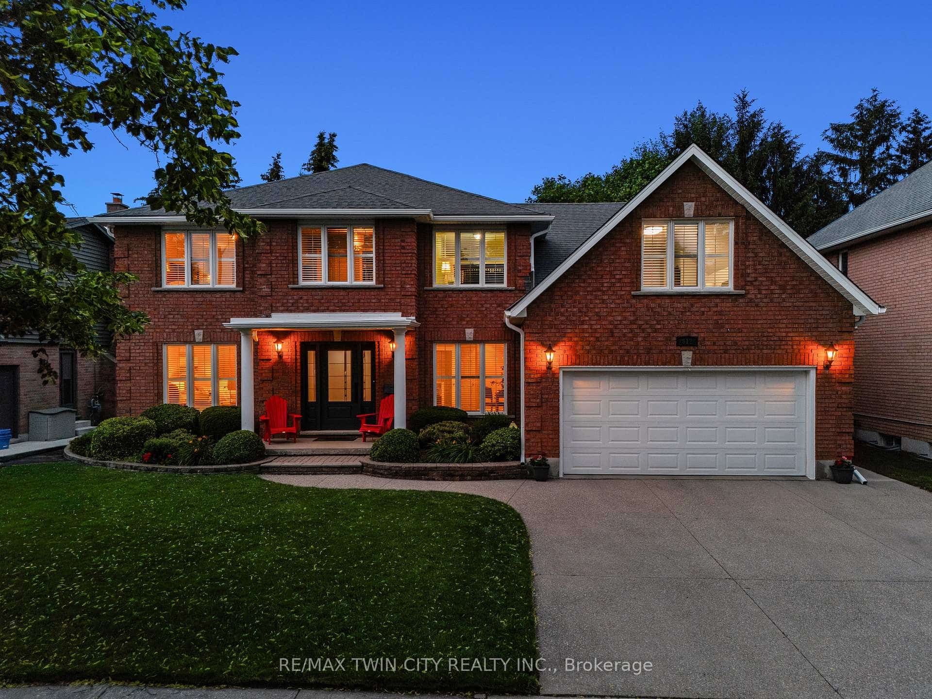 612 Stonebury Crescent, Waterloo, ON N2K 3R1