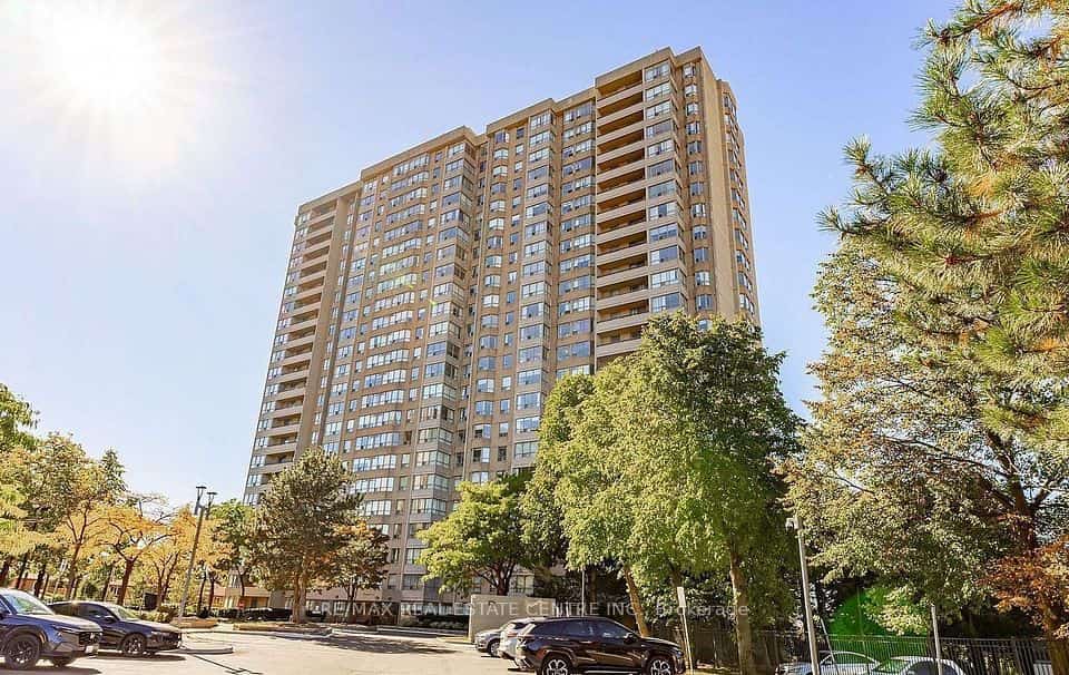30 Malta Avenue E #802, Brampton, ON L6Y 4S5