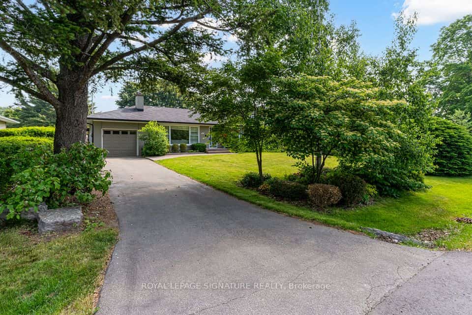 383 Maplehurst Avenue, Oakville, ON L6L 4Y3