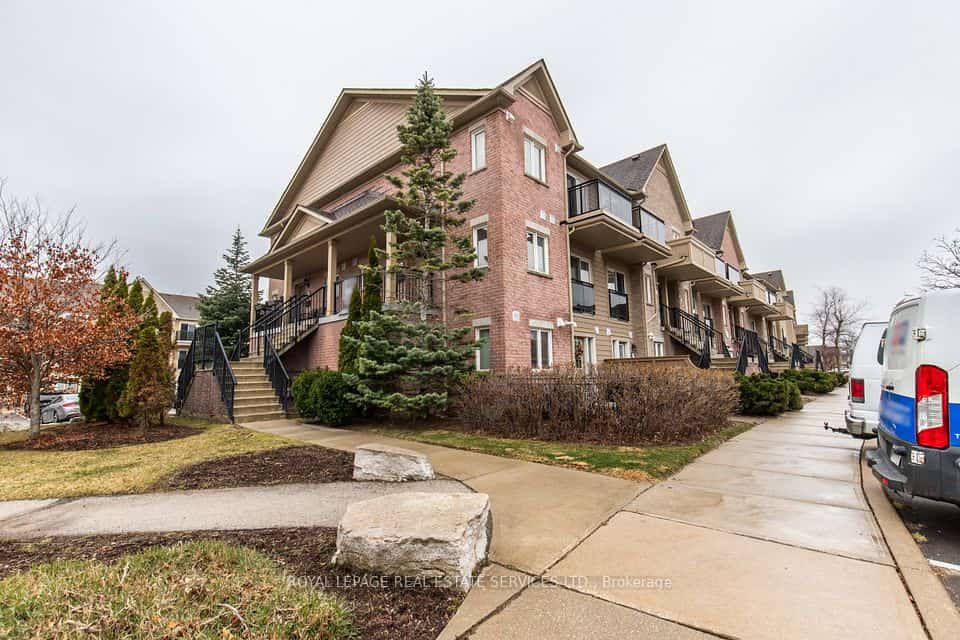 4975 Southampton Drive #272, Mississauga, ON L5M 8C8
