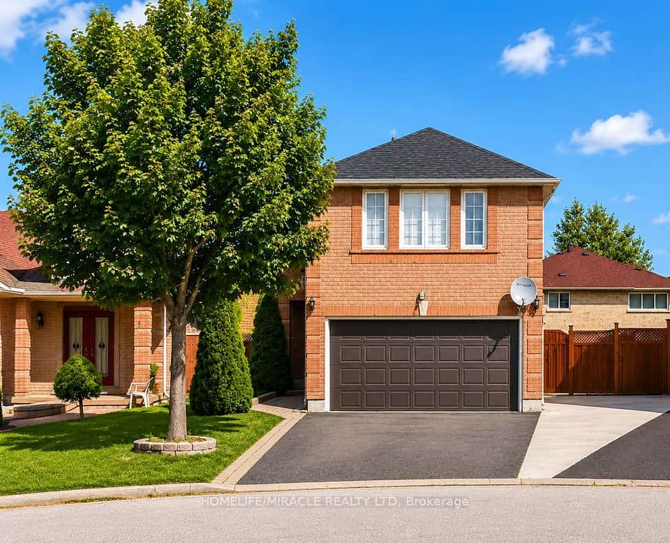 6 Flaming Oak Court, Brampton, ON L6Y 4G5