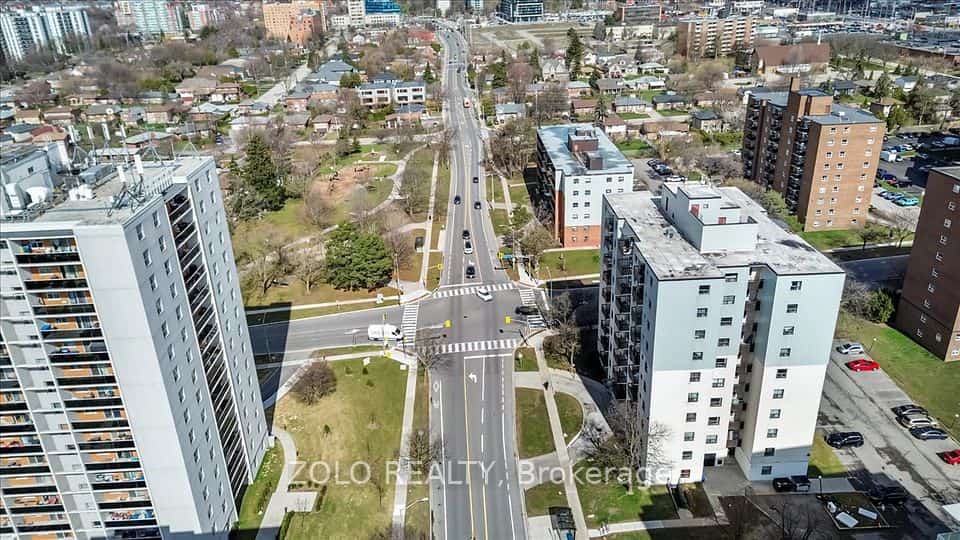 2345 Confederation Parkway #203, Mississauga, ON L5B 2H3