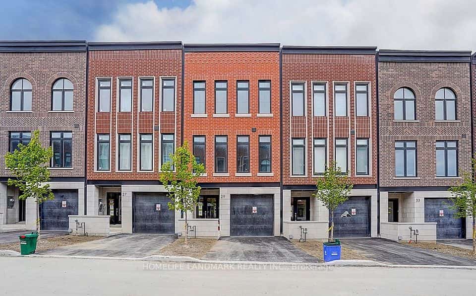 29 Chestnut Court, Aurora, ON L4G 4A4