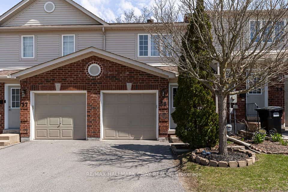 430 MAPLEVIEW Drive E #38, Barrie, ON L4N 0H4