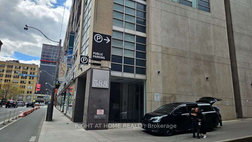 388 W Richmond Street W #910, Toronto, ON M5V 3P1