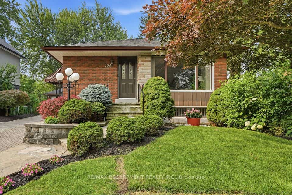 104 Dallas Avenue, Hamilton, ON L8V 2E9