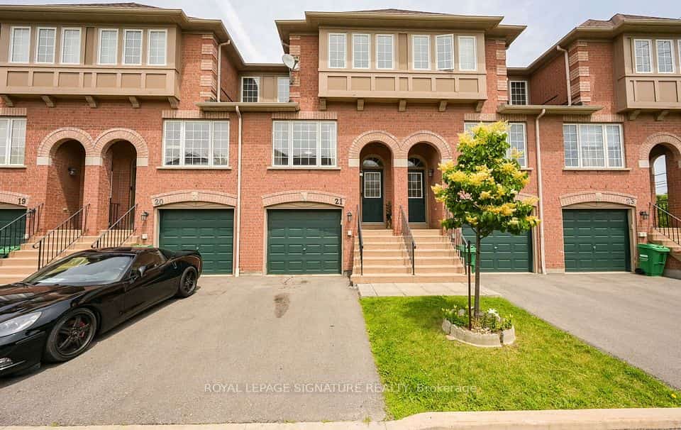 3020 Cedarglen Gate #21, Mississauga, ON L5L 4S7