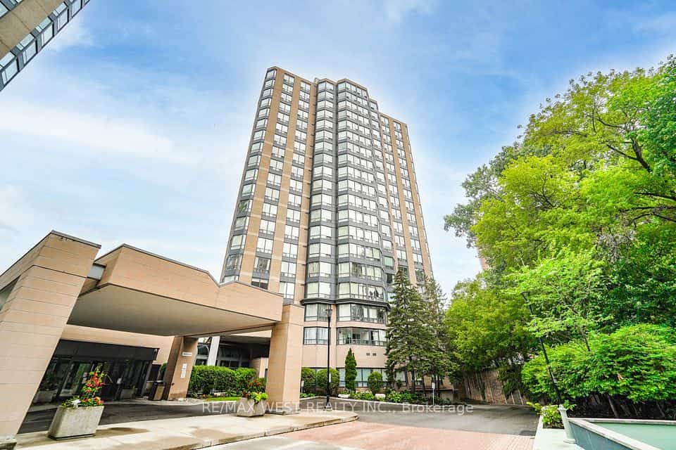 3 Hickory Tree Road #907, Toronto, ON M9N 3W5