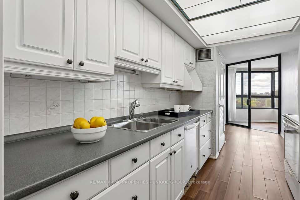 1300 Bloor Street #710, Mississauga, ON L4Y 3Z2