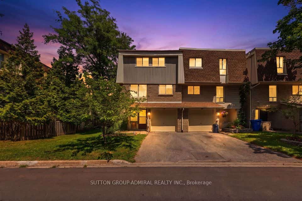 45 Poplar Crescent N #7, Aurora, ON L4G 3M4