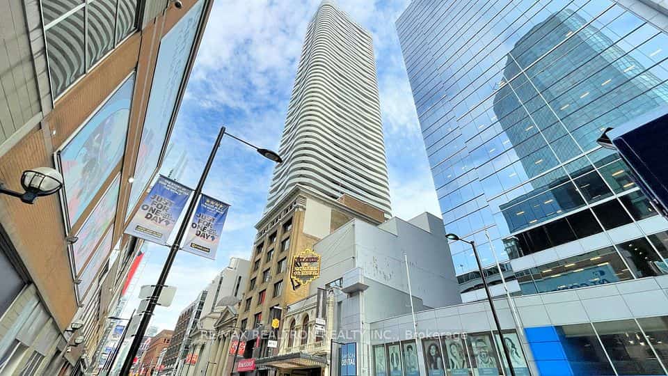 Massey Tower Condo, Toronto