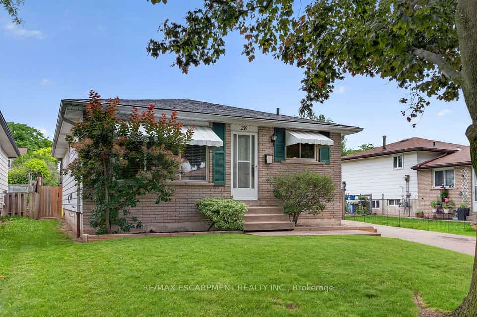 28 Boston Crescent, Hamilton, ON L8T 4N2