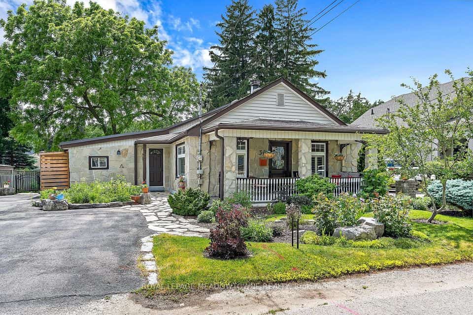 30 Victoria Street, Halton Hills, ON L7G 3N6