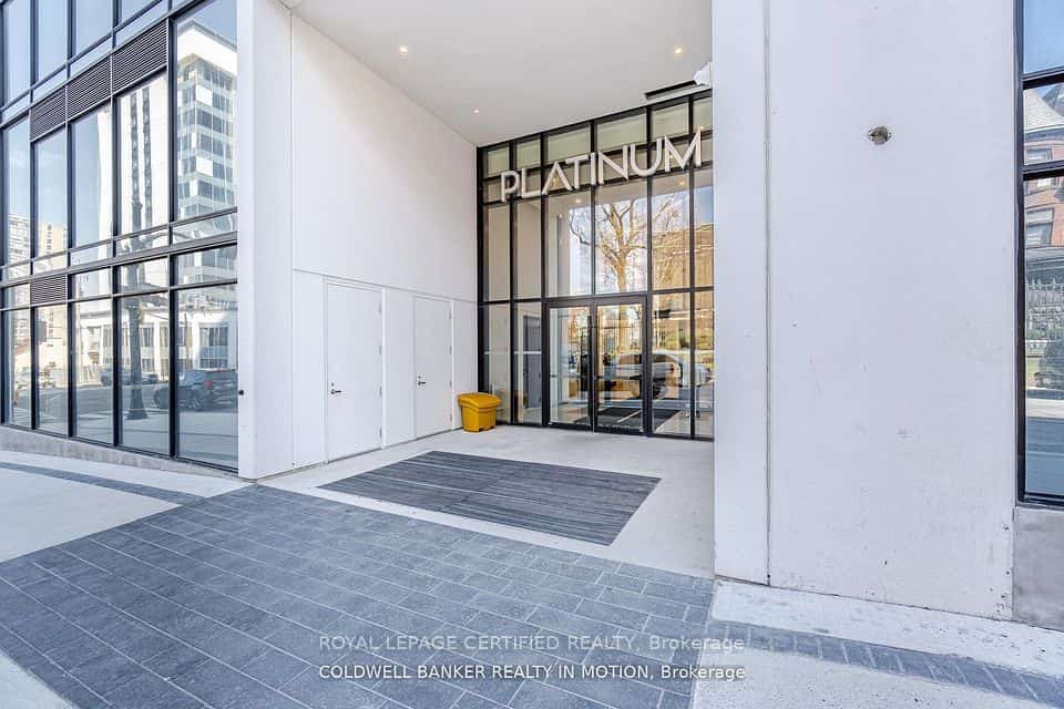 15 Queen Street S #303, Hamilton, ON L8P 0C6