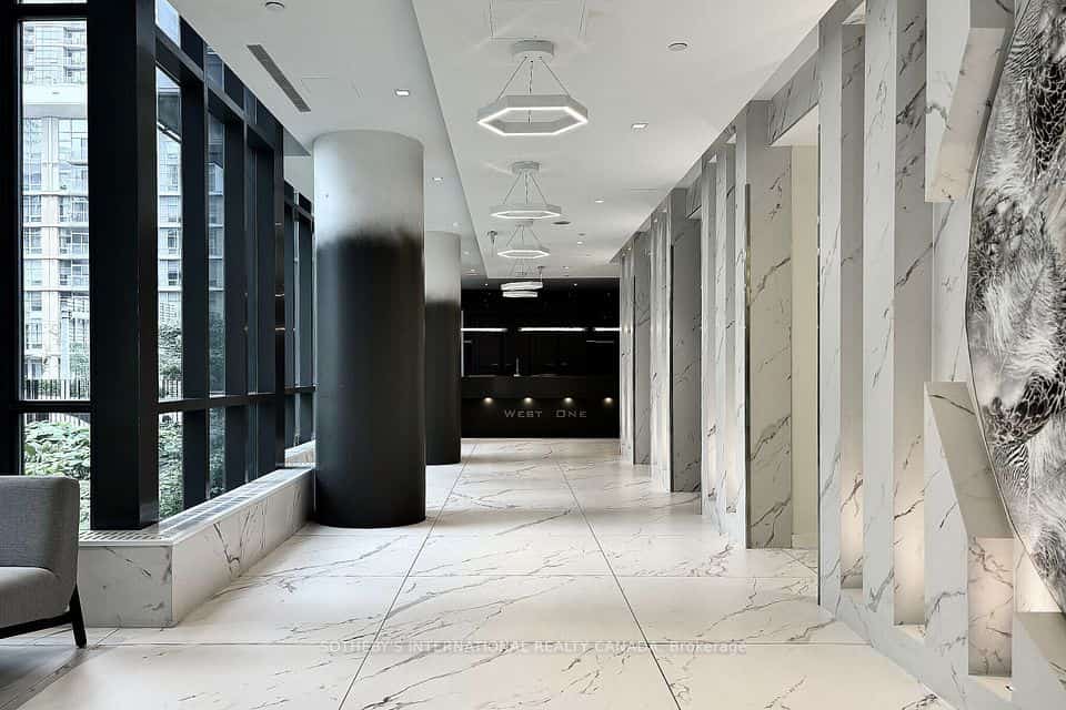 11 Brunel Court #1216, Toronto, ON M5V 3Y3