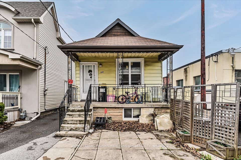 840 Sammon Avenue, Toronto, ON M4C 2E8