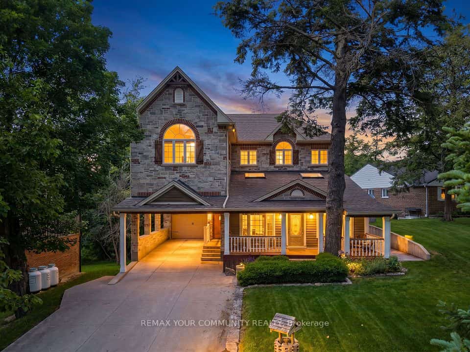 124 Elmpine Trail, King, ON L7B 1K4