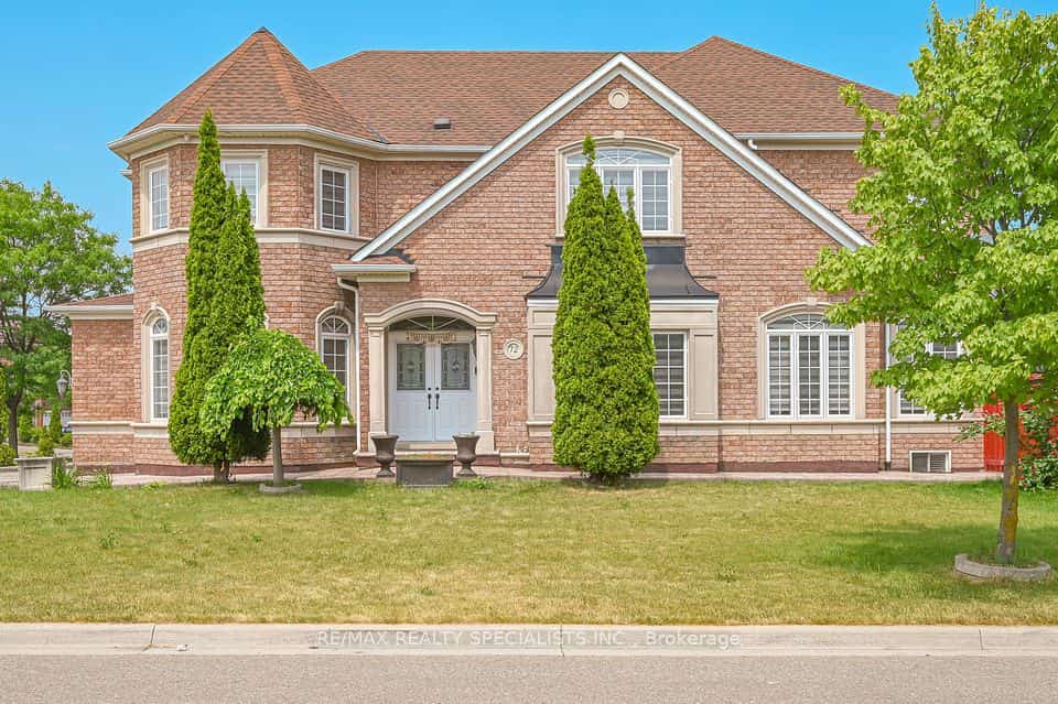 72 Village Lake Crescent, Brampton, ON L6S 6K1