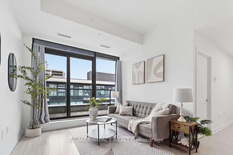 1614 Charles Street #522, Whitby, ON L1N 0P4