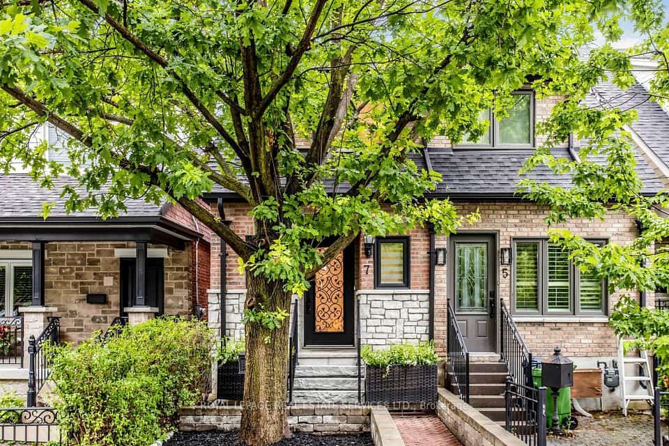 7 Sellers Avenue, Toronto, ON M6E 3T4