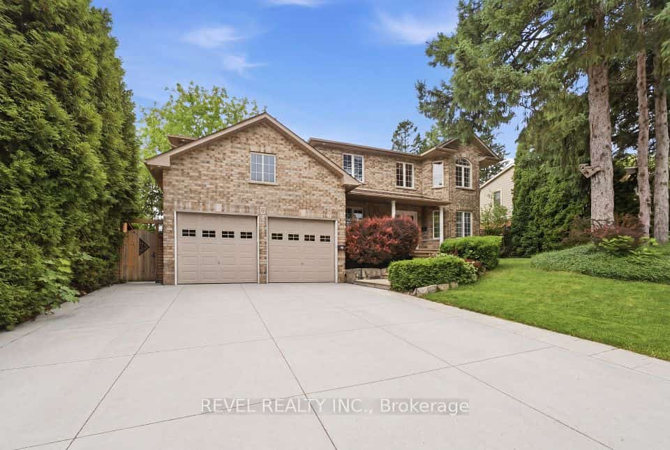 11 Maynard Street, Hamilton, ON L9B 1A9