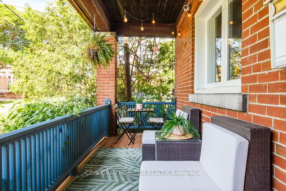 77 Montgomery Avenue, Toronto, ON M4R 1E1