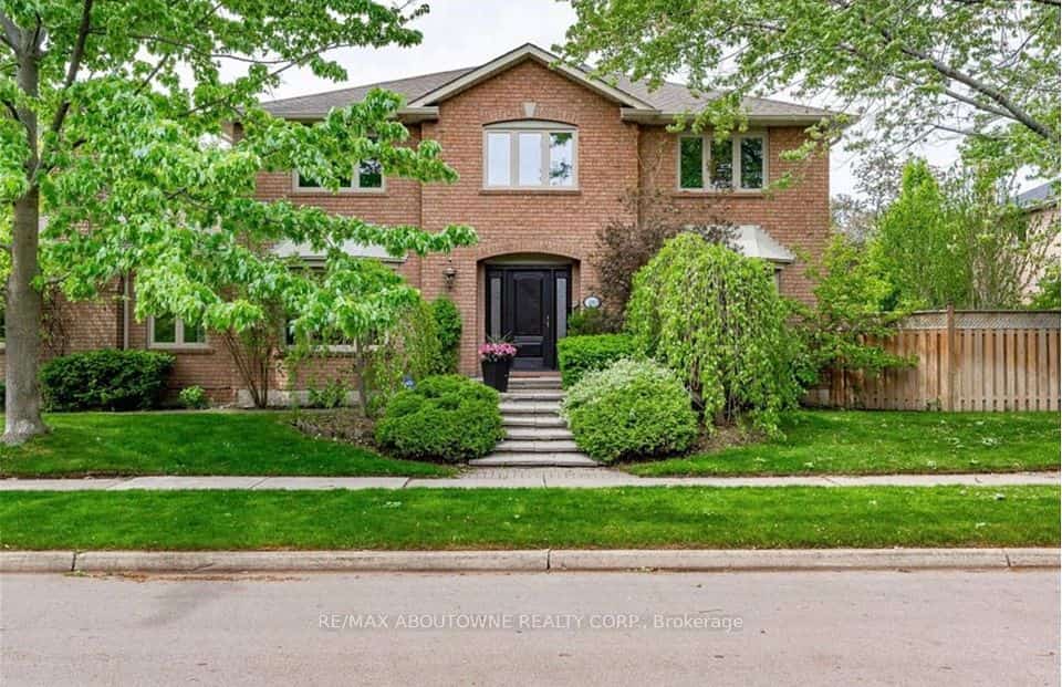 500 Blenheim Crescent, Oakville, ON L6J 6P7
