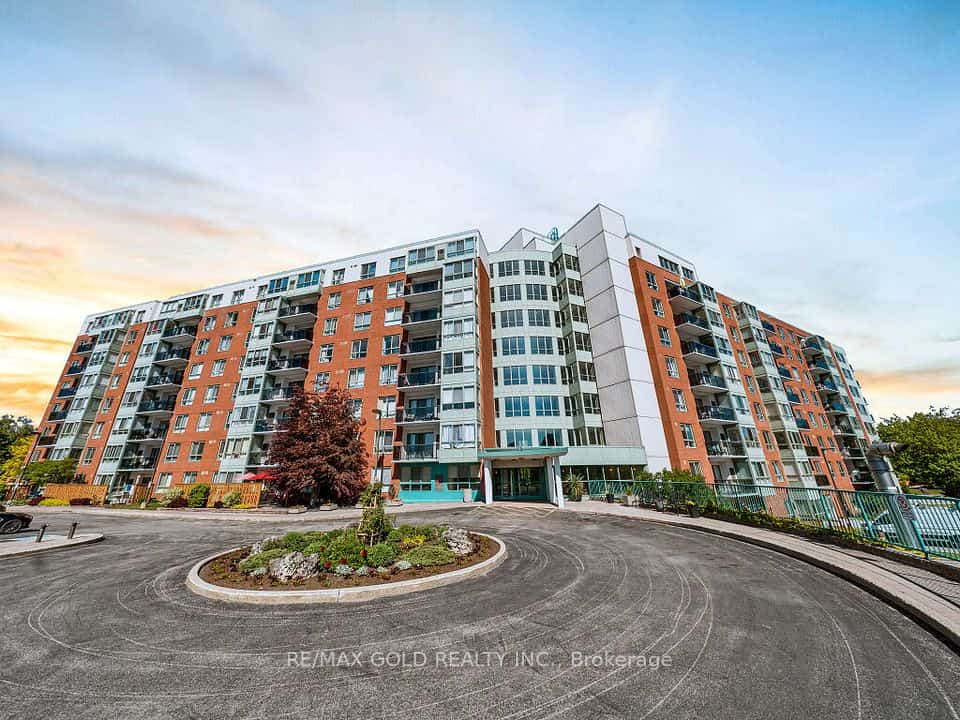 30 Blue Springs Drive #611, Waterloo, ON N2J 4T2