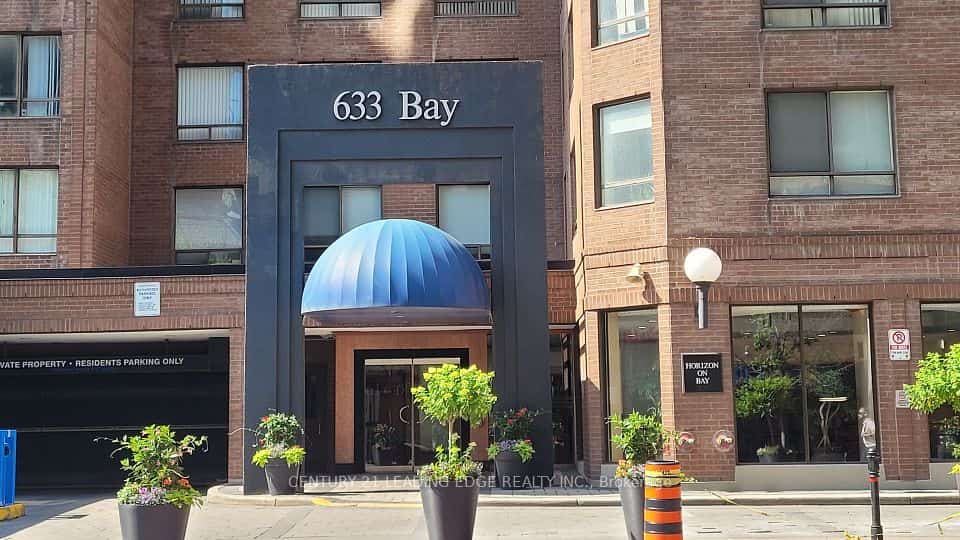 633 Bay Street #1512, Toronto, ON M5G 2G4