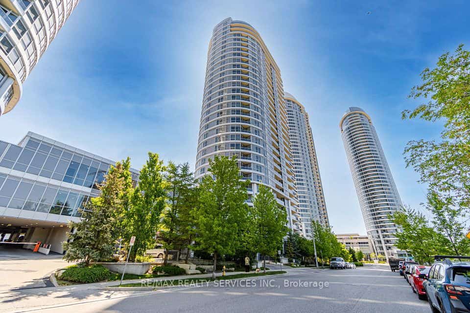 151 Village Green Square #206, Toronto, ON M1S 0K5