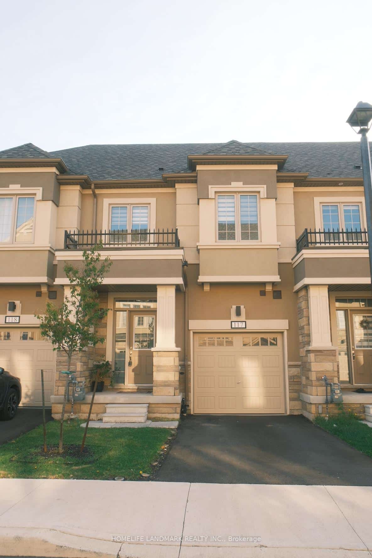 305 Garner Road W #117, Hamilton, ON L9G 3K9