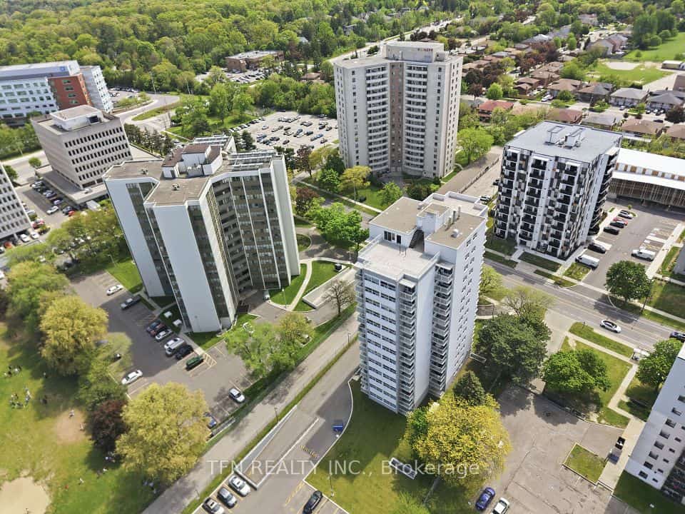 2345 Confederation Parkway #1204, Mississauga, ON L5B 2H3