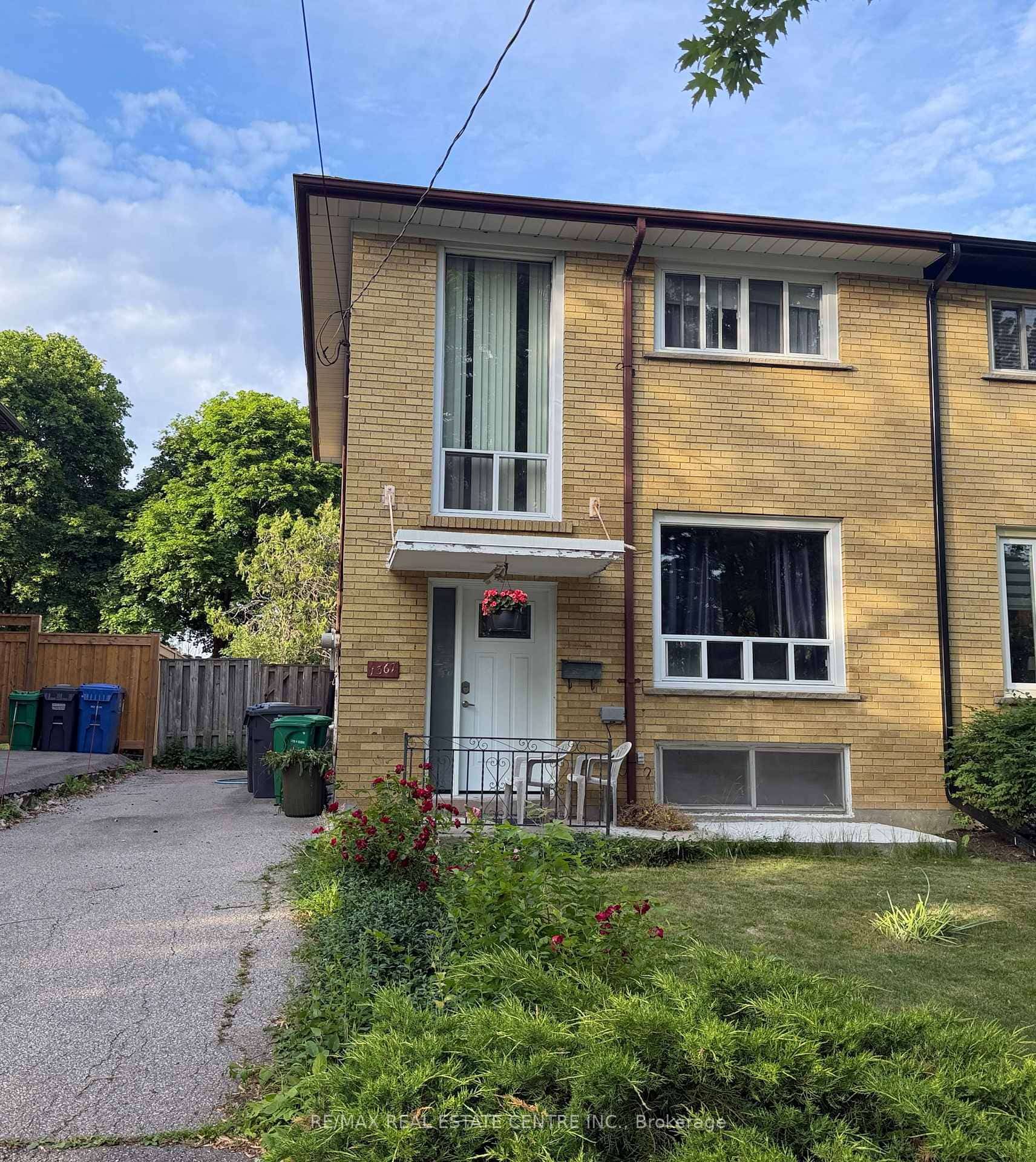 1367 Freeport Drive, Mississauga, ON L5C 1S5