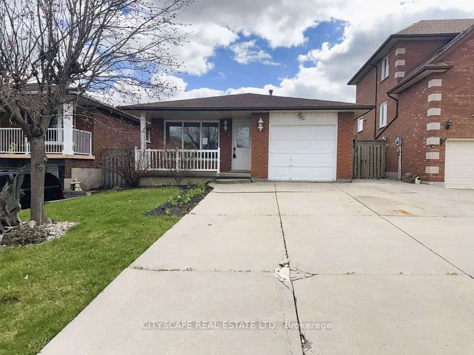 7 Quincy Court, Hamilton, ON L8W 2T4