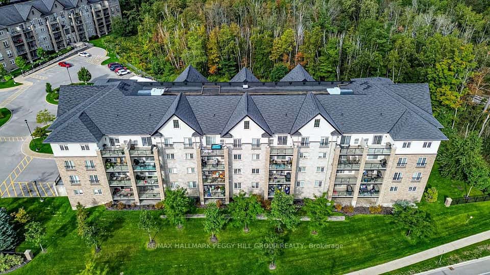 40 Ferndale Drive S #402, Barrie, ON L4N 2L3