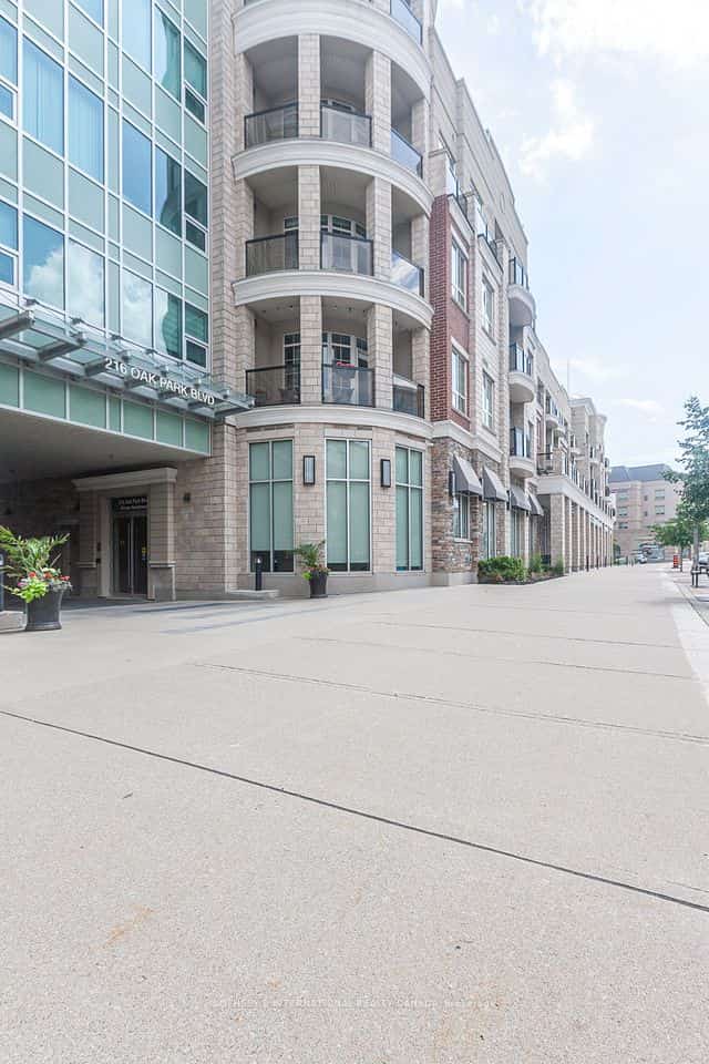 216 Oak Park Boulevard #315, Oakville, ON L6H 0K3