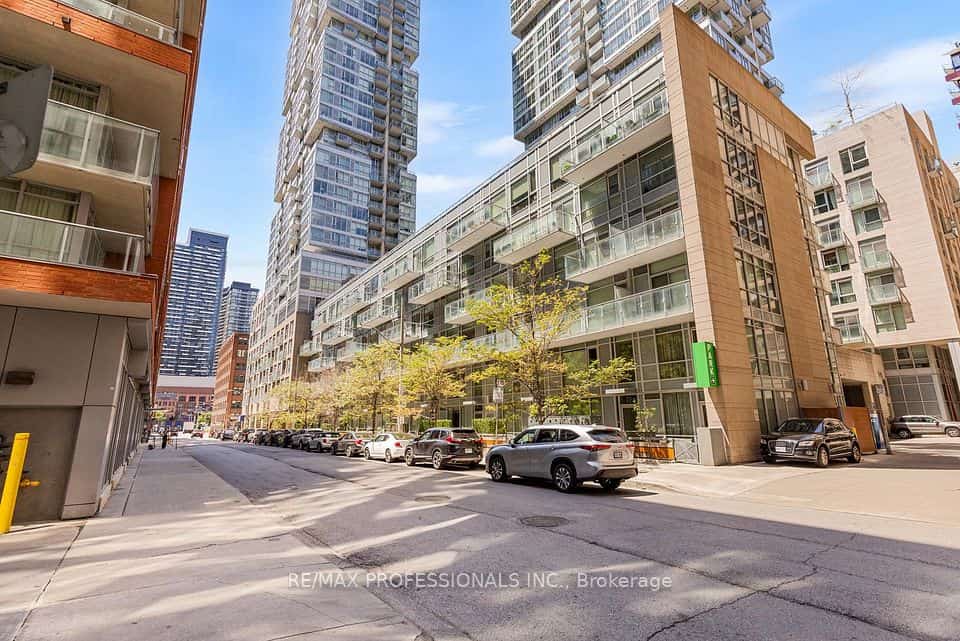 30 Nelson Street #325, Toronto, ON M5V 0H5