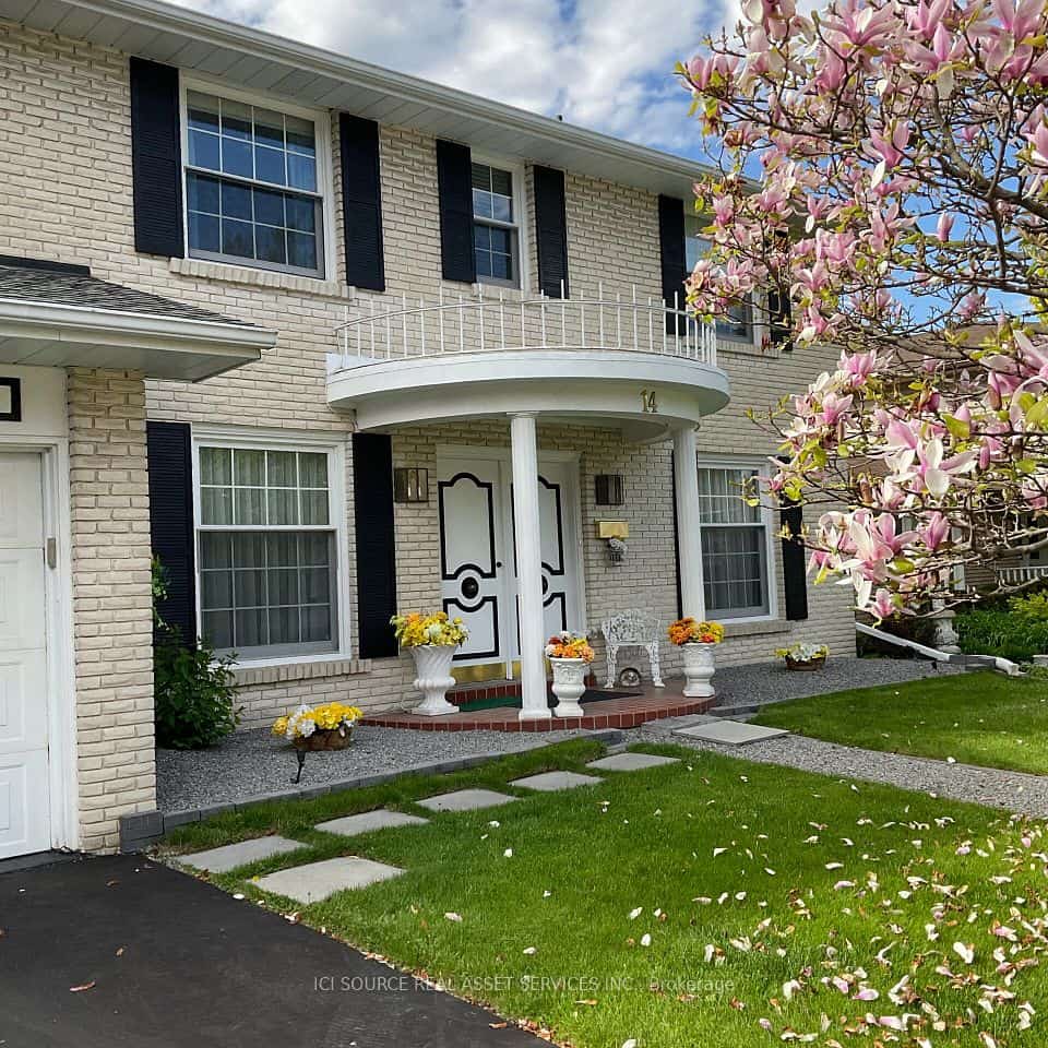 14 Robinhood Drive, Hamilton, ON L9H 4G1