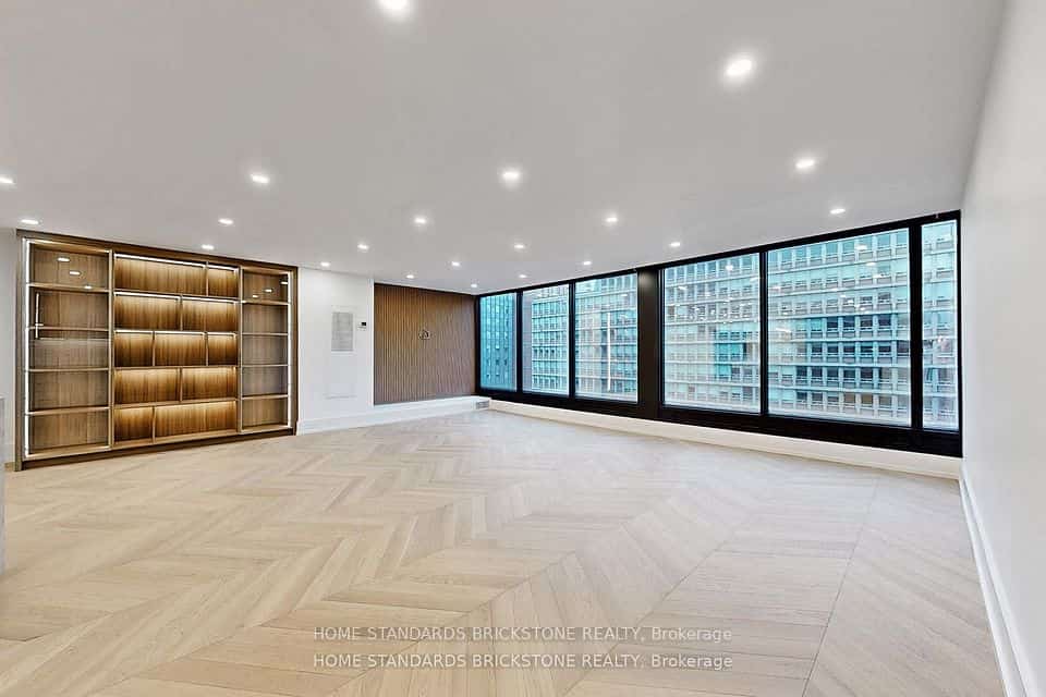110 Bloor Street W #1009, Toronto, ON M5S 2W7