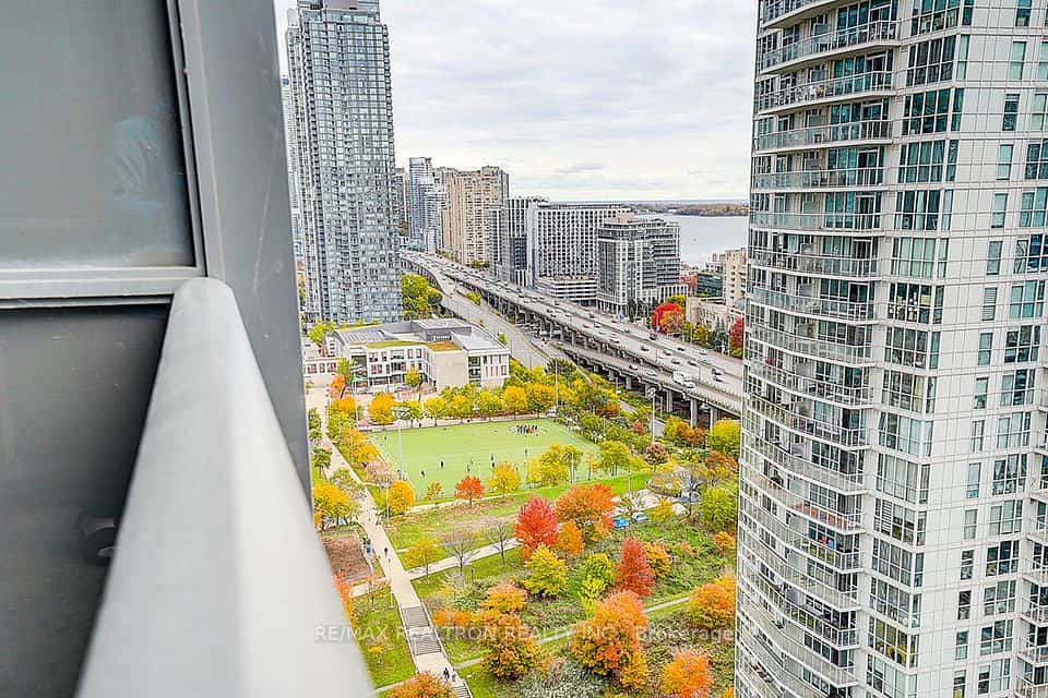 85 Queens Wharf Road #2606, Toronto, ON M5V 0J9