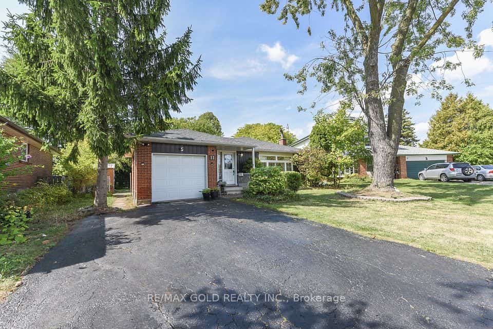 11 Dudley Place, Brampton, ON L6T 3C2