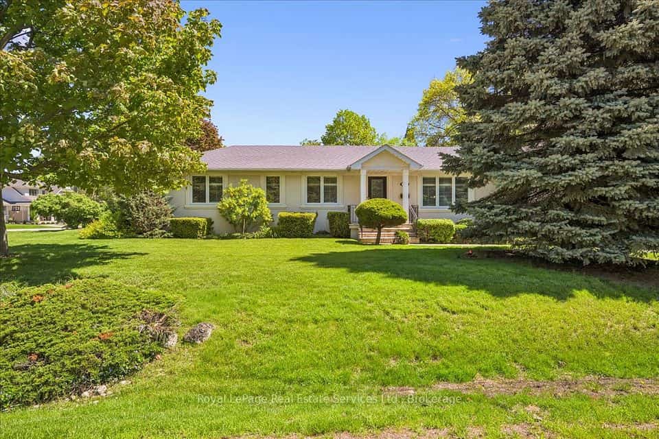 281 Pinehurst Drive, Oakville, ON L6J 4X2