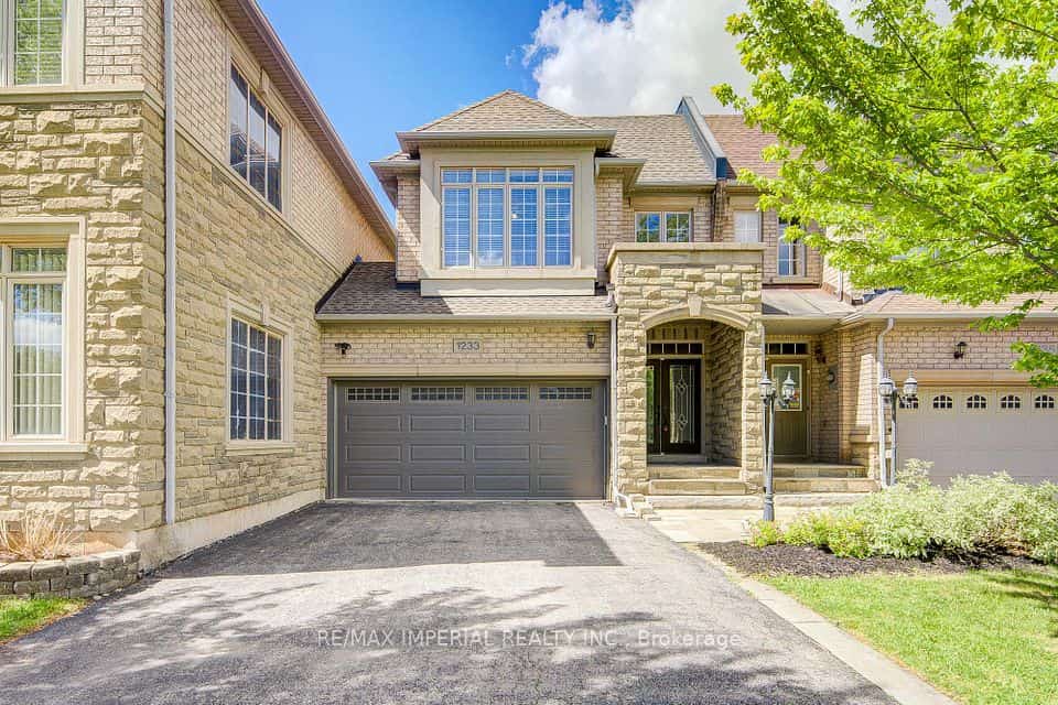 1233 Agram Drive, Oakville, ON L6H 7P1