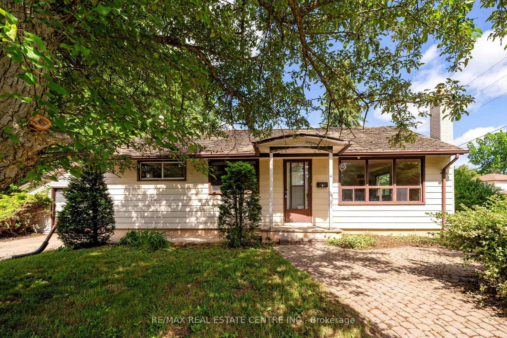 4 Pauline Street, Halton Hills, ON L7G 1V7