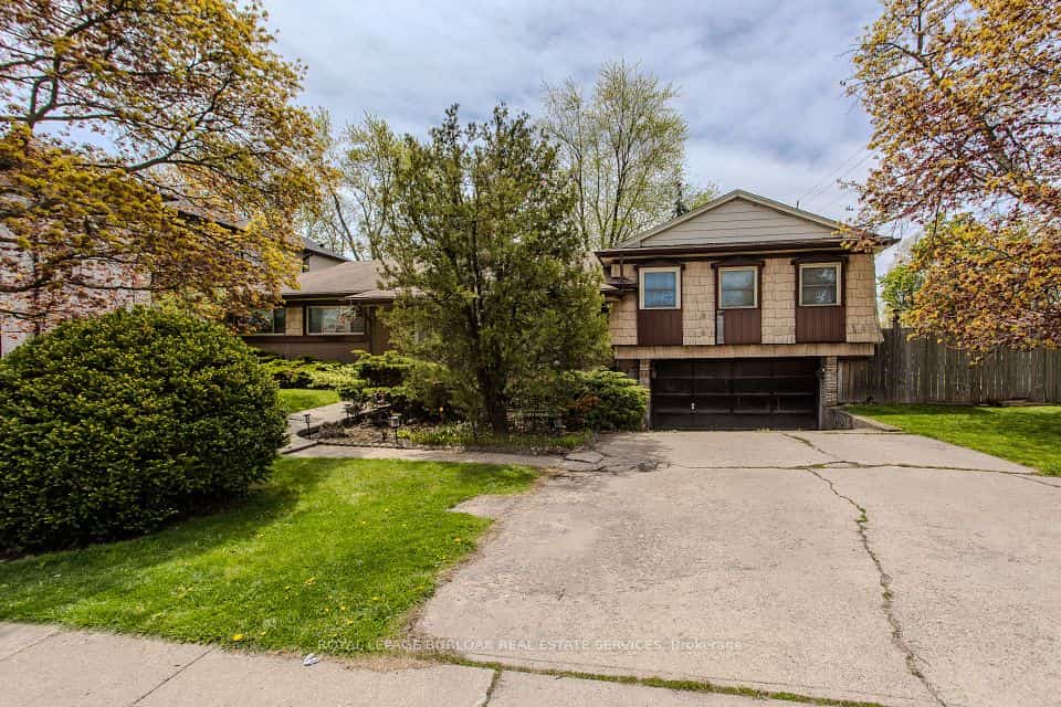 482 Sherin Drive, Oakville, ON L6L 4J5