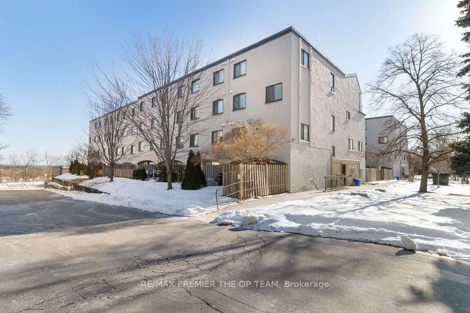 1016 Falgarwood Drive #37, Oakville, ON L6H 2P5
